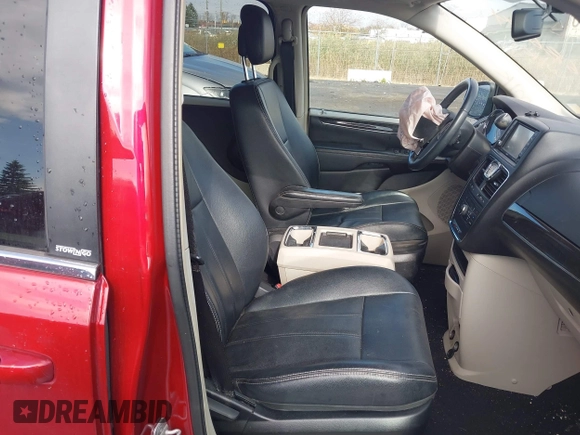 2013 Chrysler Town & Country Touring with VIN 2C4RC1BG0DR634631, listed as a IAAI auction lot 40686174 with 143,206 mi miles. Bid and sale history available at carsss.com. Image 5.