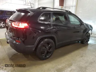2020 Jeep Cherokee Altitude z VIN 1C4PJMLN9LD533438, wystawiony jako Copart lot #52983455 z przebiegiem 102 815 mil mil oraz Szkoda całkowita • Salvage title. Historia ofert i sprzedaży dostępna na DreamBid. Obrazek 3.