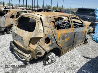 2018 Chevrolet Sonic LT z VIN 1G1JD6SH4J4107540, wystawiony jako Copart lot #50816905 z przebiegiem Nie podano mil oraz Szkoda całkowita • Salvage title. Historia ofert i sprzedaży dostępna na DreamBid. Obrazek 3.