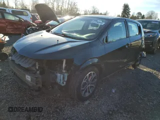 2020 Chevrolet Sonic LT z VIN 1G1JD6SB6L4136715, wystawiony jako Copart lot #87250844 z przebiegiem 61 264 mil mil oraz Szkoda całkowita • Salvage title. Historia ofert i sprzedaży dostępna na DreamBid. Obrazek 1.