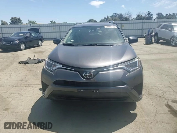2018 Toyota RAV4 LE z VIN JTMBFREV8JJ259069, wystawiony jako Copart lot #61106715 z przebiegiem 56 770 mil mil oraz Szkoda całkowita • Salvage title. Historia ofert i sprzedaży dostępna na DreamBid. Obrazek 14.