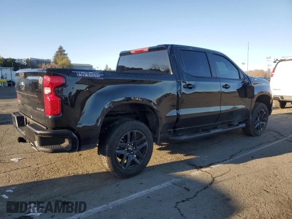 2024 Chevrolet Silverado 1500 Custom Trail Boss with VIN 3GCUDCE83RG218772, listed as a Copart auction lot 44648145 with 8,672 mi miles and Salvage Title. Bid and sale history available at carsss.com. Image 3.