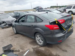 2017 Ford Focus SE z VIN 1FADP3F23HL325751, wystawiony jako IAAI lot #42182722 z przebiegiem 46 119 mil mil oraz . Historia ofert i sprzedaży dostępna na DreamBid. Obrazek 3.