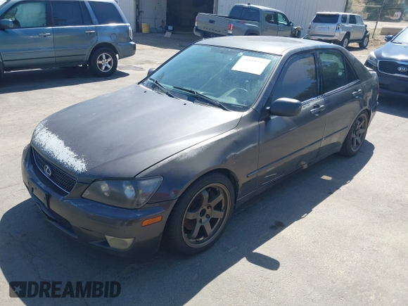 2004 Lexus IS 300/350 z VIN JTHBD192740085284, wystawiony jako IAAI lot #42322144 z przebiegiem 394 260 mil mil oraz . Historia ofert i sprzedaży dostępna na DreamBid. Obrazek 2.