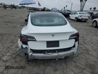 2022 Tesla Model 3 z VIN 5YJ3E1EA8NF244865, wystawiony jako Copart lot #55698465 z przebiegiem Nie podano mil oraz Szkoda całkowita • Salvage title. Historia ofert i sprzedaży dostępna na DreamBid. Obrazek 6.