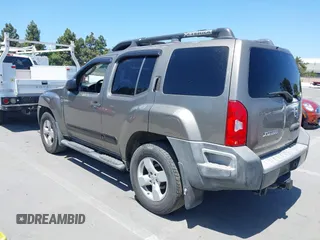 2005 Nissan Xterra S z VIN 5N1AN08W65C642657, wystawiony jako IAAI lot #42355908 z przebiegiem 124 458 mil mil oraz . Historia ofert i sprzedaży dostępna na DreamBid. Obrazek 3.