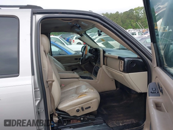 2004 GMC Yukon XL SLE with VIN 3GKEC16Z04G225789, listed as a IAAI auction lot 42058940 with 304,627 mi miles. Bid and sale history available at carsss.com. Image 5.