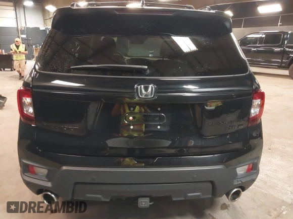 2024 Honda Passport Black Edition with VIN 5FNYF8H82RB002633, listed as a IAAI auction lot 42296310 with 12,991 mi miles and . Bid and sale history available at DreamBid. Image 17.