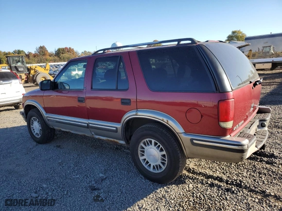 1999 Chevrolet Blazer LS with VIN 1GNDT13WXX2119758, listed as a Copart auction lot 76240964 with 162,369 mi miles and Salvage Title. Bid and sale history available at carsss.com. Image 2.
