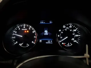 2020 Nissan Rogue SV z VIN KNMAT2MV1LP502251, wystawiony jako Copart lot #57402235 z przebiegiem 92 696 mil mil oraz Szkoda całkowita • Salvage title. Historia ofert i sprzedaży dostępna na DreamBid. Obrazek 9.
