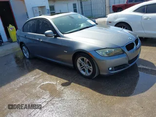2009 BMW 3 Series 328i with VIN WBAPH77519NM46172, listed as a IAAI auction lot 41842525 with 189,704 mi miles. Bid and sale history available at carsss.com. Image 1.
