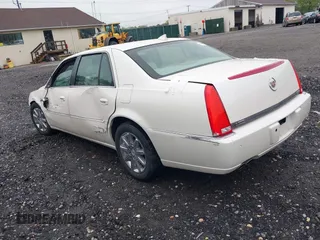 2010 Cadillac DTS 1SD z VIN 1G6KH5EYXAU121435, wystawiony jako IAAI lot #42175287 z przebiegiem Nie podano mil oraz . Historia ofert i sprzedaży dostępna na DreamBid. Obrazek 3.