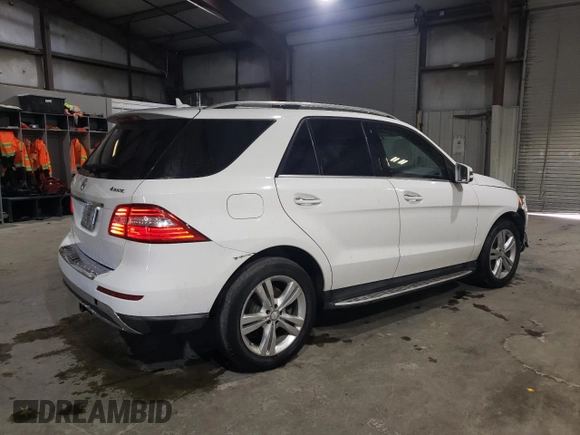 2015 Mercedes-Benz M ML 350 with VIN 4JGDA5HB2FA467081, listed as a Copart auction lot 43956725 with 172,701 mi miles and Salvage Title. Bid and sale history available at carsss.com. Image 3.