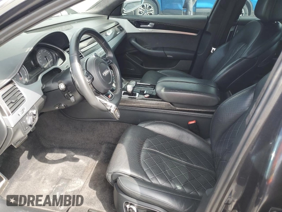 2015 Audi S8 z VIN WAUK2AFD1FN005378, wystawiony jako Copart lot #53048314 z przebiegiem 131 468 mil mil oraz . Historia ofert i sprzedaży dostępna na DreamBid. Obrazek 7.