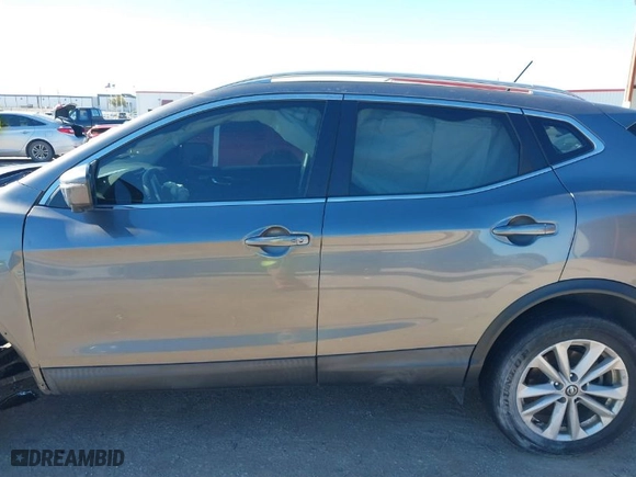 2019 Nissan Rogue Sport SV with VIN JN1BJ1CPXKW242592, listed as a IAAI auction lot 40917011 with 74,018 mi miles. Bid and sale history available at carsss.com. Image 15.