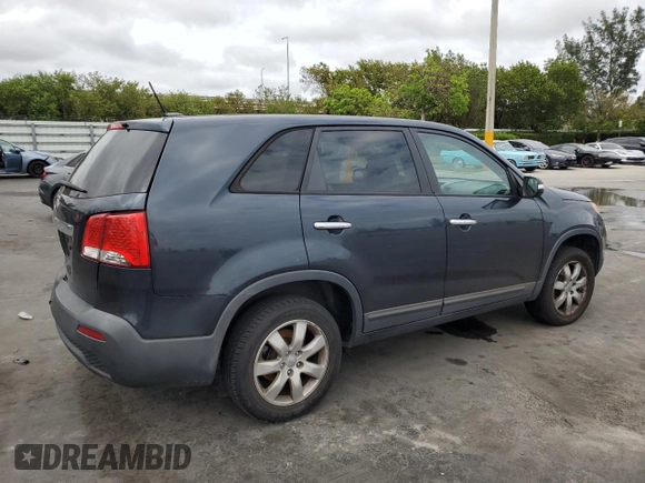 2012 Kia Sorento LX z VIN 5XYKT3A17CG274495, wystawiony jako Copart lot #56321925 z przebiegiem 130 439 mil mil oraz Szkoda całkowita • Salvage title. Historia ofert i sprzedaży dostępna na DreamBid. Obrazek 3.