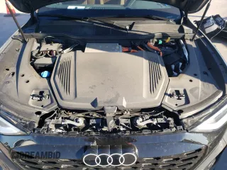 2024 Audi Q8 e-tron Sportback S line Premium Plus z VIN WA1CAAGE9RB032409, wystawiony jako Copart lot #71624704 z przebiegiem 9 364 mil mil oraz Szkoda całkowita • Salvage title. Historia ofert i sprzedaży dostępna na DreamBid. Obrazek 12.