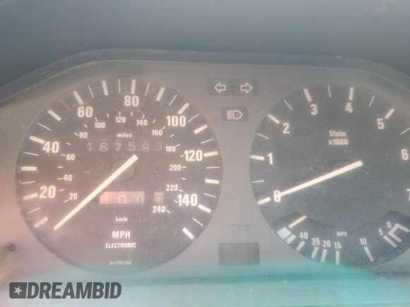 1987 BMW 3 Series z VIN WBABB2303H1942637, wystawiony jako Copart lot #59732834 z przebiegiem 167 593 mil mil oraz Szkoda całkowita • Salvage title. Historia ofert i sprzedaży dostępna na DreamBid. Obrazek 9.