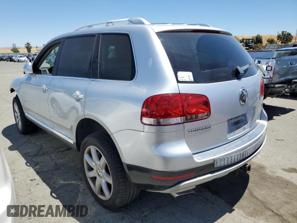 2004 Volkswagen Touareg z VIN WVGCM77L74D059969, wystawiony jako Copart lot #68238193 z przebiegiem Nie podano mil oraz Szkody całkowita. Historia ofert i sprzedaży dostępna na DreamBid. Obrazek 2.