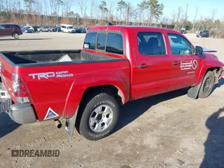 2014 Toyota Tacoma with VIN 3TMLU4EN5EM152759, listed as a IAAI auction lot 41726552 with 194,817 mi miles. Bid and sale history available at carsss.com. Image 4.