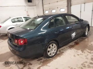 2009 Volkswagen Jetta z VIN 3VWHZ71K79M020139, wystawiony jako IAAI lot #42292767 z przebiegiem 156 619 mil mil oraz . Historia ofert i sprzedaży dostępna na DreamBid. Obrazek 4.