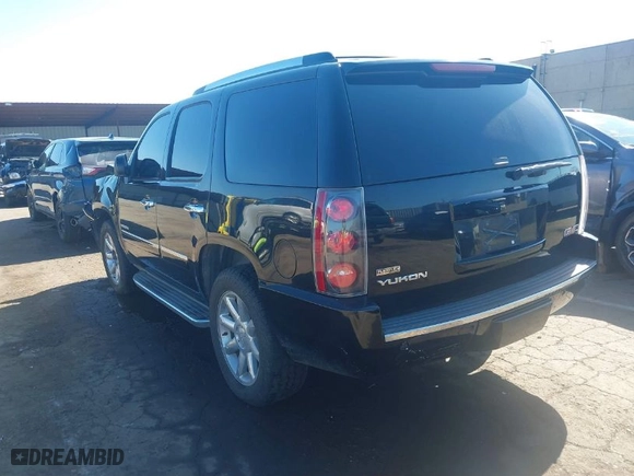 2010 GMC Yukon Denali with VIN 1GKUKEEF2AR235104, listed as a IAAI auction lot 41669918 with 133648 miles. Bid and sale history available at carsss.com. Image 3.