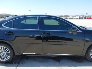 2013 Lexus ES 4dr Sdn with VIN JTHBK1GG8D2029265, listed as a IAAI auction lot 41700728 with 166,804 mi miles. Bid and sale history available at carsss.com. Image 13.