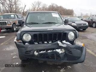 2016 Jeep Patriot Latitude with VIN 1C4NJRFB5GD545467, listed as a IAAI auction lot 41803699 with 172,398 mi miles. Bid and sale history available at carsss.com. Image 12.