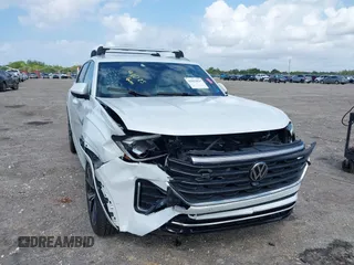 2024 Volkswagen Atlas SEL Premium R-Line с VIN 1V2FE2CA2RC229396, выставлен на аукционе IAAI как лот 42022827 с пробегом 8 691 миль миль и . История ставок и продаж доступна на DreamBid. Изображение 6.