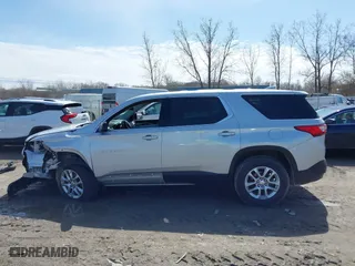 2018 Chevrolet Traverse LS with VIN 1GNERFKW7JJ107758, listed as a IAAI auction lot 41948191 with 91,032 mi miles. Bid and sale history available at carsss.com. Image 13.