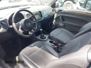 2012 Volkswagen Beetle 2.5L PZEV с VIN 3VWHP7AT8CM628371, выставлен на аукционе IAAI как лот 42295005 с пробегом 63 608 миль миль и . История ставок и продаж доступна на DreamBid. Изображение 12.