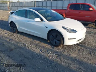 2019 Tesla Model 3 Mid Range z VIN 5YJ3E1EA8KF464681, wystawiony jako IAAI lot #42072104 z przebiegiem 83 451 mil mil oraz . Historia ofert i sprzedaży dostępna na DreamBid. Obrazek 1.