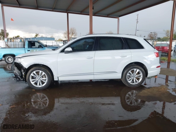 2018 Audi Q7 Premium Plus with VIN WA1LAAF73JD015035, listed as a IAAI auction lot 41782603 with 100,610 mi miles. Bid and sale history available at carsss.com. Image 14.