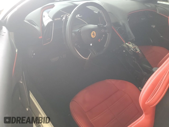 2024 Ferrari Roma z VIN ZFF98RNA4R0301164, wystawiony jako Copart lot #61120144 z przebiegiem 1263 mil mil oraz Nie do naprawy. Historia ofert i sprzedaży dostępna na DreamBid. Obrazek 8.