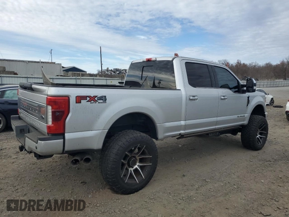 2017 Ford F-250 Lariat z VIN 1FT7W2BT9HEB39980, wystawiony jako Copart lot #81118924 z przebiegiem 135 471 mil mil oraz Szkoda całkowita • Salvage title. Historia ofert i sprzedaży dostępna na DreamBid. Obrazek 3.