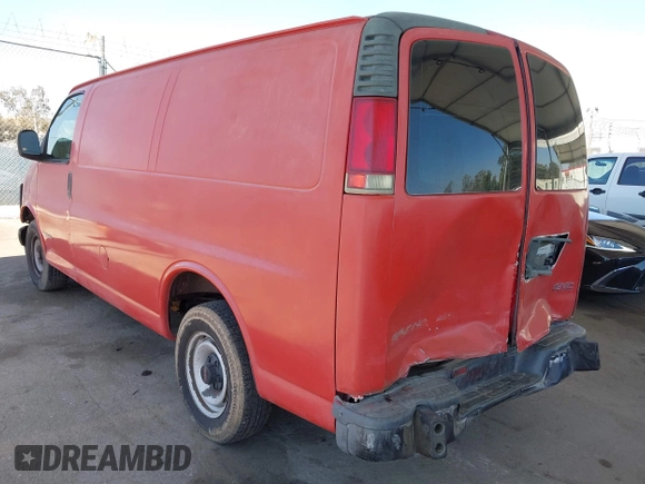 1998 GMC Savana z VIN 1GTFG25MXW1074400, wystawiony jako IAAI lot #42271307 z przebiegiem 283 291 mil mil oraz . Historia ofert i sprzedaży dostępna na DreamBid. Obrazek 3.