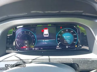 2024 Volkswagen Atlas SE z VIN 1V2JE2CA2RC217260, wystawiony jako IAAI lot #42178259 z przebiegiem 30 640 mil mil oraz . Historia ofert i sprzedaży dostępna na DreamBid. Obrazek 7.