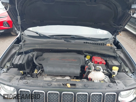 2021 Jeep Renegade Upland Edition with VIN ZACNJDAB5MPM29870, listed as a IAAI auction lot 40884581 with 52,955 mi miles. Bid and sale history available at carsss.com. Image 10.