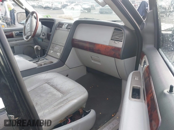 2005 Lincoln Navigator Luxury with VIN 5LMFU28535LJ11344, listed as a IAAI auction lot 41469627 with 177,036 mi miles. Bid and sale history available at carsss.com. Image 5.