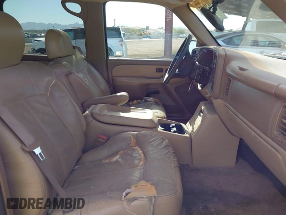 2000 Chevrolet Suburban LT with VIN 3GNFK16T6YG197248, listed as a IAAI auction lot 41624697 with 205,651 mi miles. Bid and sale history available at carsss.com. Image 5.