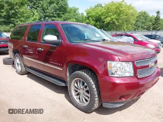 2008 Chevrolet Suburban LTZ z VIN 1GNFK163X8J209707, wystawiony jako IAAI lot #42507097 z przebiegiem 270 493 mil mil oraz . Historia ofert i sprzedaży dostępna na DreamBid. Obrazek 1.