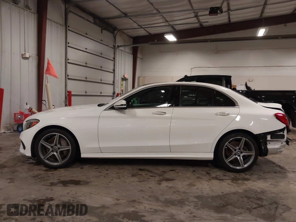 2018 Mercedes-Benz C 300 z VIN WDDWF4KB8JR351384, wystawiony jako IAAI lot #42421670 z przebiegiem 41 814 mil mil oraz . Historia ofert i sprzedaży dostępna na DreamBid. Obrazek 15.
