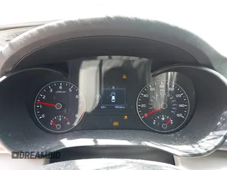 2016 Kia Optima LX z VIN 5XXGT4L3XGG080662, wystawiony jako IAAI lot #42048361 z przebiegiem 99 564 mil mil oraz . Historia ofert i sprzedaży dostępna na DreamBid. Obrazek 7.