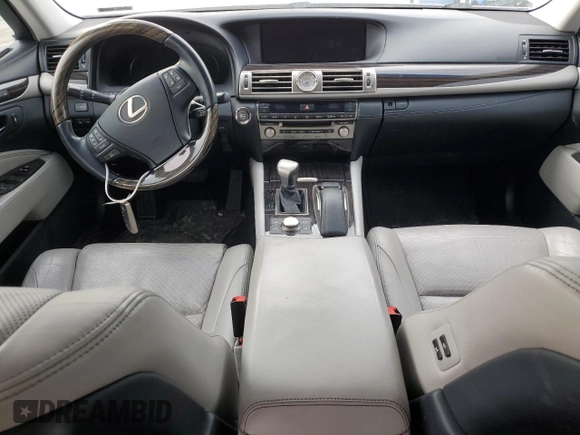 2016 Lexus LS 460 z VIN JTHCL5EF2G5026979, wystawiony jako Copart lot #50082125 z przebiegiem 99 336 mil mil oraz Szkoda całkowita • Salvage title. Historia ofert i sprzedaży dostępna na DreamBid. Obrazek 8.
