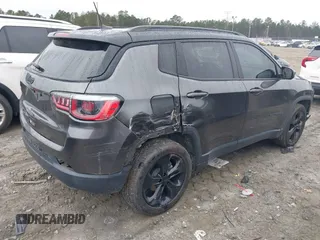 2018 Jeep Compass Latitude with VIN 3C4NJCBB1JT327076, listed as a IAAI auction lot 41185251 with 72,714 mi miles. Bid and sale history available at carsss.com. Image 4.