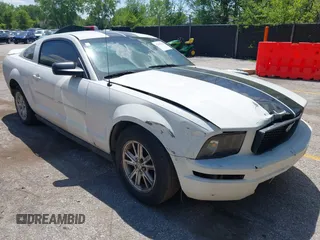 2007 Ford Mustang Deluxe z VIN 1ZVFT80N575365456, wystawiony jako IAAI lot #42195036 z przebiegiem 171 271 mil mil oraz . Historia ofert i sprzedaży dostępna na DreamBid. Obrazek 1.
