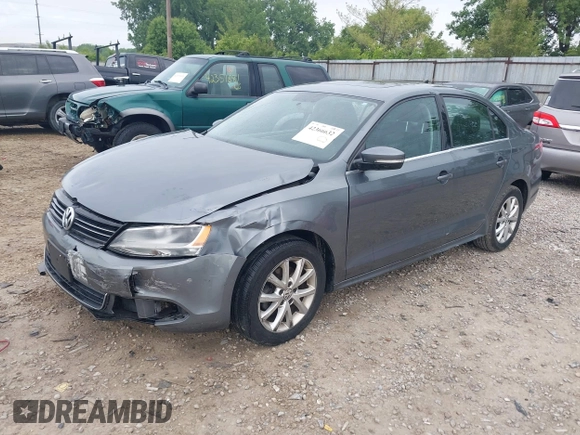 2013 Volkswagen Jetta SE with VIN 3VWDX7AJ7DM426720, listed as a IAAI auction lot 42366632 with 142,318 mi miles and . Bid and sale history available at DreamBid. Image 2.