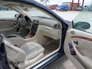 2006 Mercedes-Benz CLK 500 z VIN WDBTK75G26T066514, wystawiony jako IAAI lot #42025408 z przebiegiem 117 449 mil mil oraz . Historia ofert i sprzedaży dostępna na DreamBid. Obrazek 5.