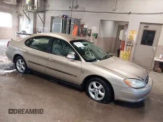 2001 Ford Taurus SES with VIN 1FAFP55S31A143202, listed as a IAAI auction lot 41950702 with 238,193 mi miles. Bid and sale history available at carsss.com. Image 1.