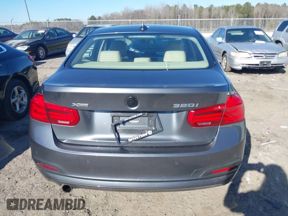 2016 BMW 3 Series 320i xDrive z VIN WBA8A3C54GK688539, wystawiony jako IAAI lot #41367993 z przebiegiem 56 419 mil mil oraz . Historia ofert i sprzedaży dostępna na DreamBid. Obrazek 17.